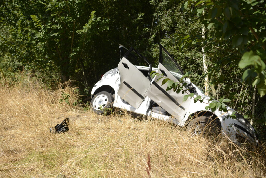 Auto raakt van de weg op A4 bij Halsteren, bestuurder gewond