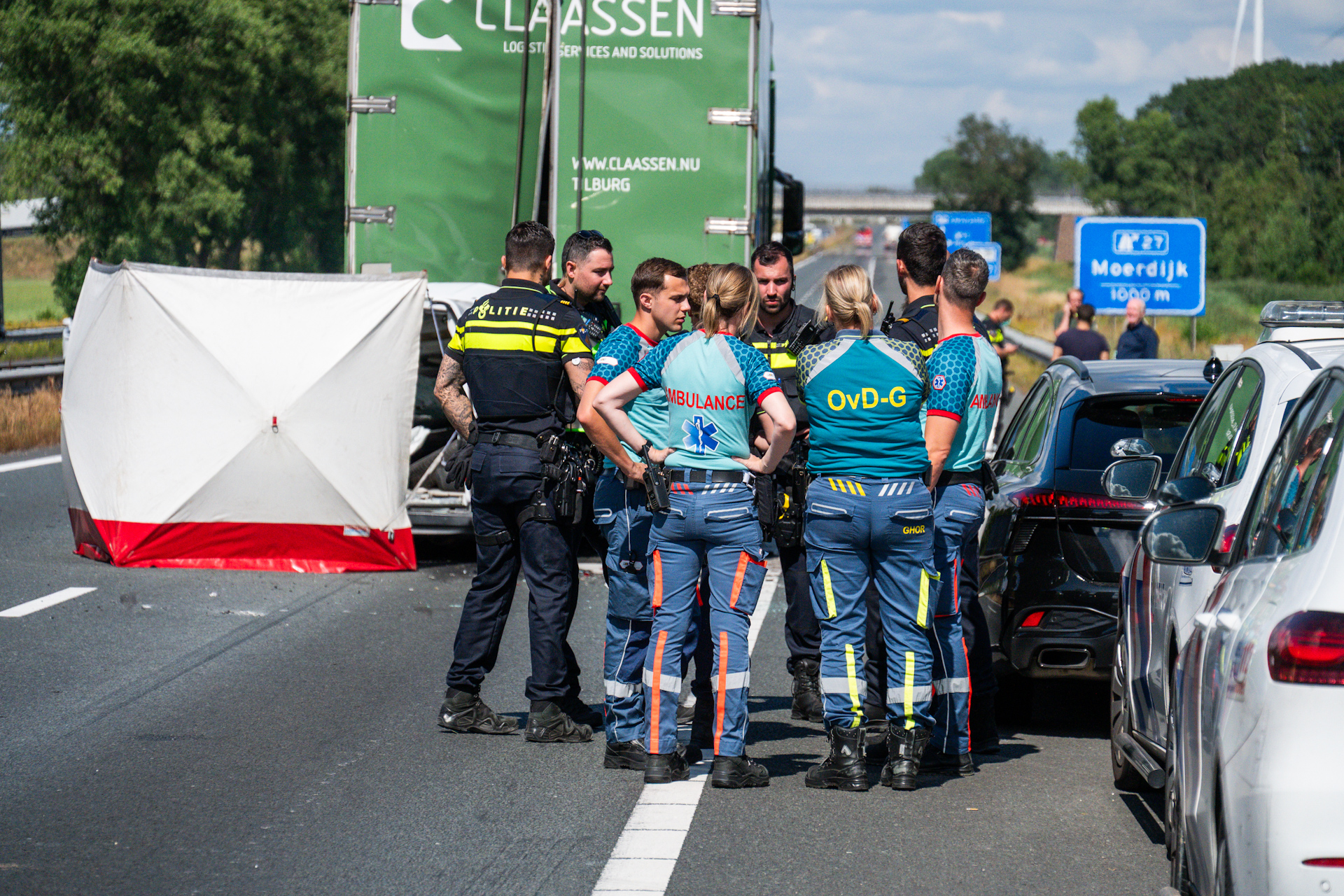 Ernstig ongeval A17, bestelbusje botst op vrachtwagen
