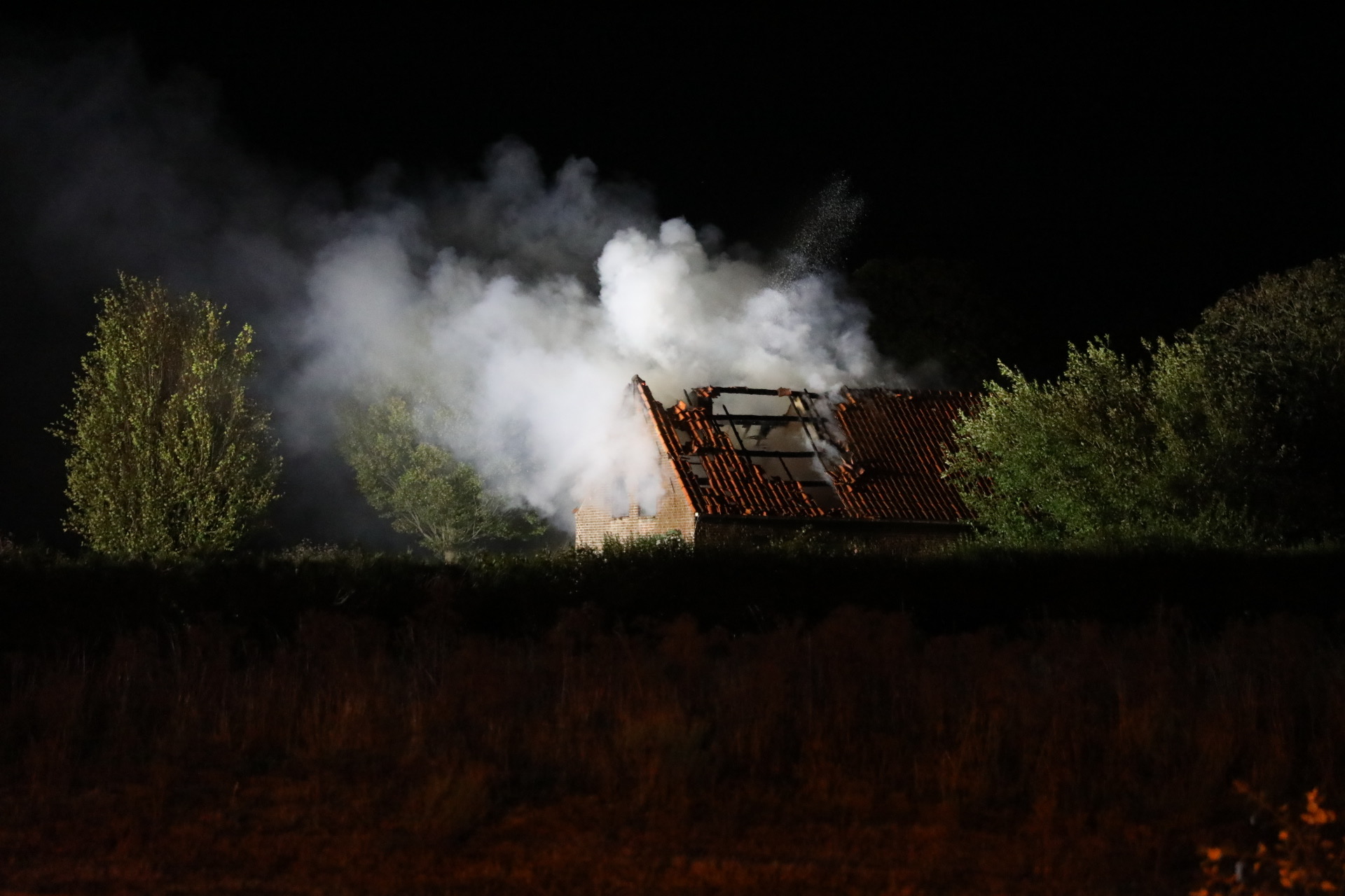 Brand in leegstaand gebouw in Roosendaal