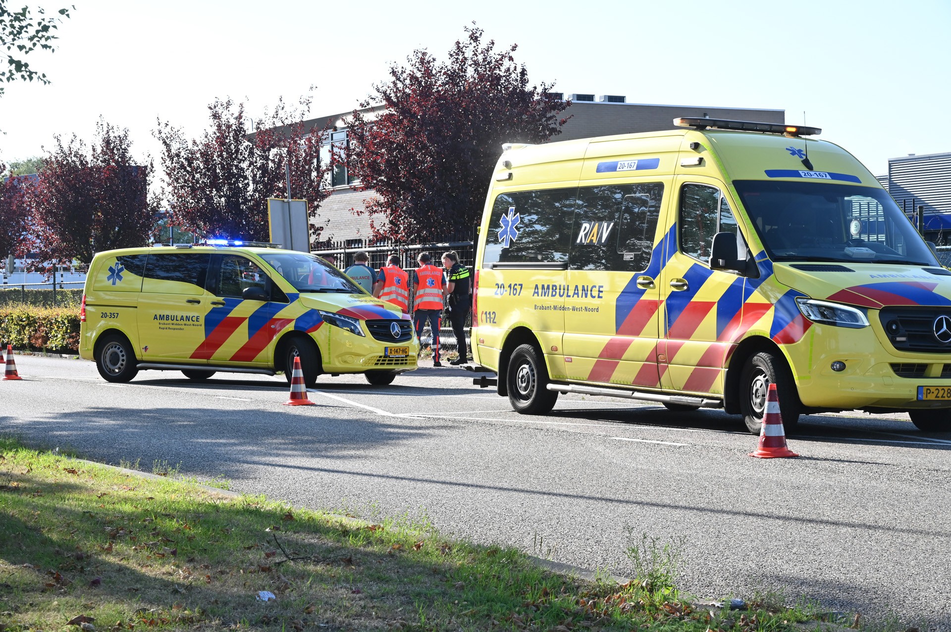 Auto en scooter botsen op elkaar in Etten-Leur, scooterrijder gewond