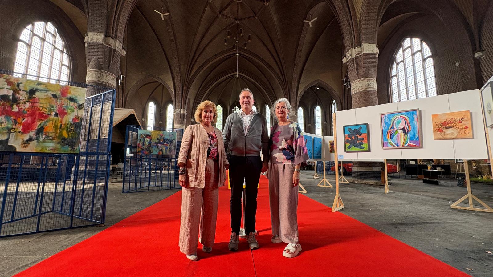 Na elf jaar dicht te zijn geweest is de kerk in Standdaarbuiten (tijdelijk) open