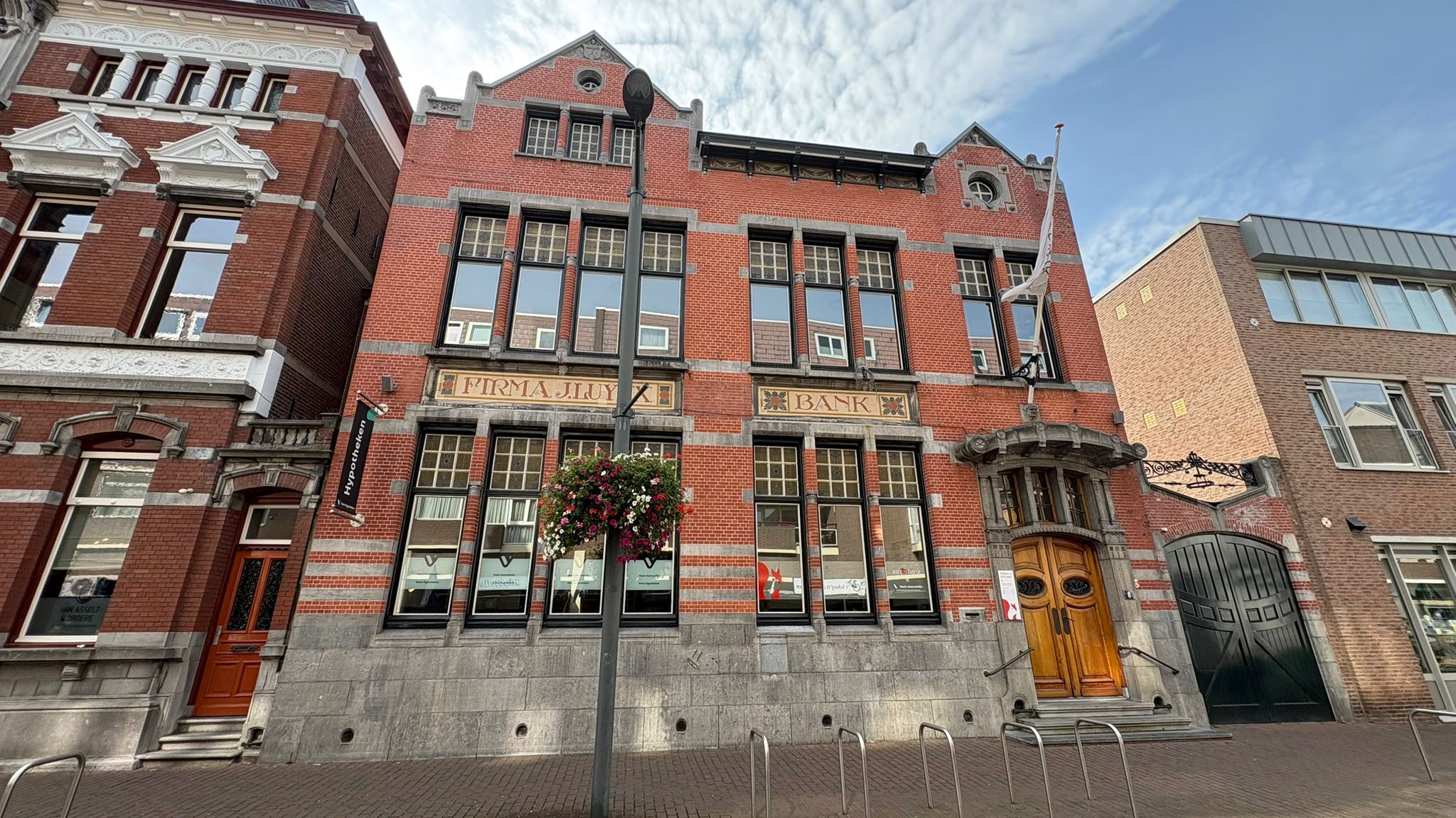 Monumentaal bankgebouw in Roosendaal ademt nog altijd de sfeer van toen