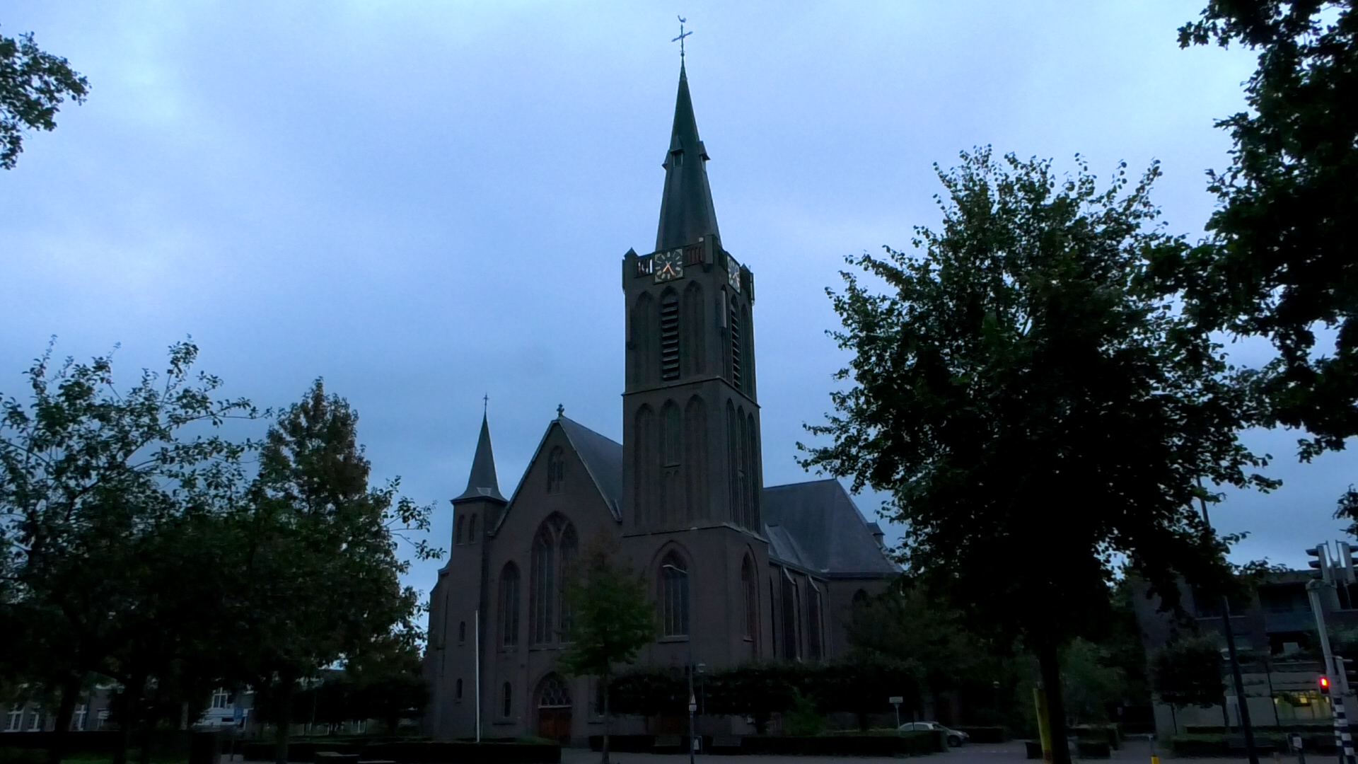 Volle zaal in Rijsbergen voor toekomstplan Sint Bavokerk: 'Nog veel puzzelstukjes te leggen'