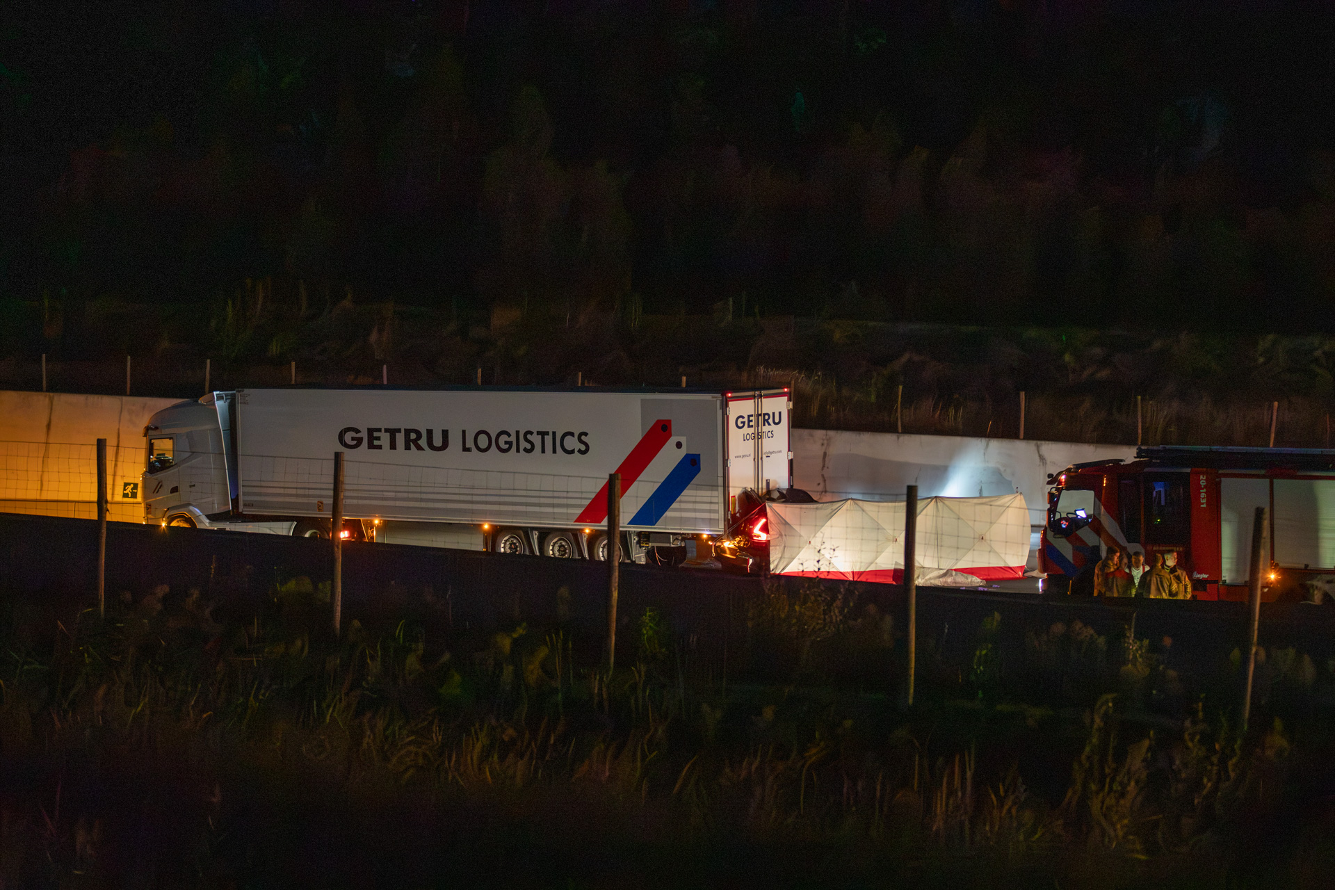 Ernstig ongeluk met auto’s en vrachtwagen op A4 bij Steenbergen, een persoon overleden