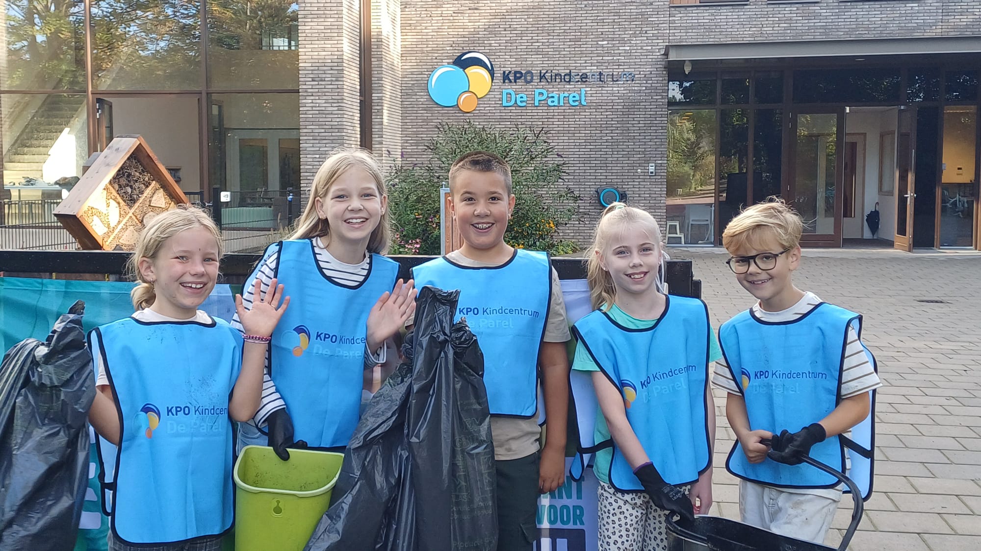 World Clean Up Day afgetrapt bij De Parel in Roosendaal: 'Mensen bewust maken van zwerfafval'