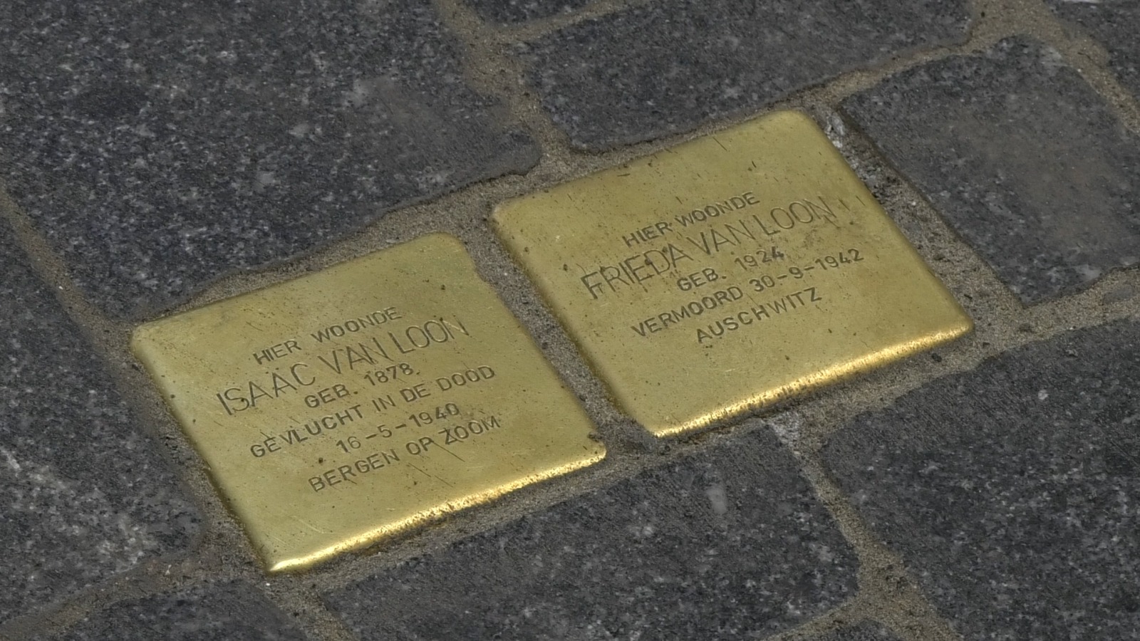 Stolpersteine voor Isaäc en Frieda van Loon in Bergen op Zoom: 'Zodat hun namen niet vergeten worden