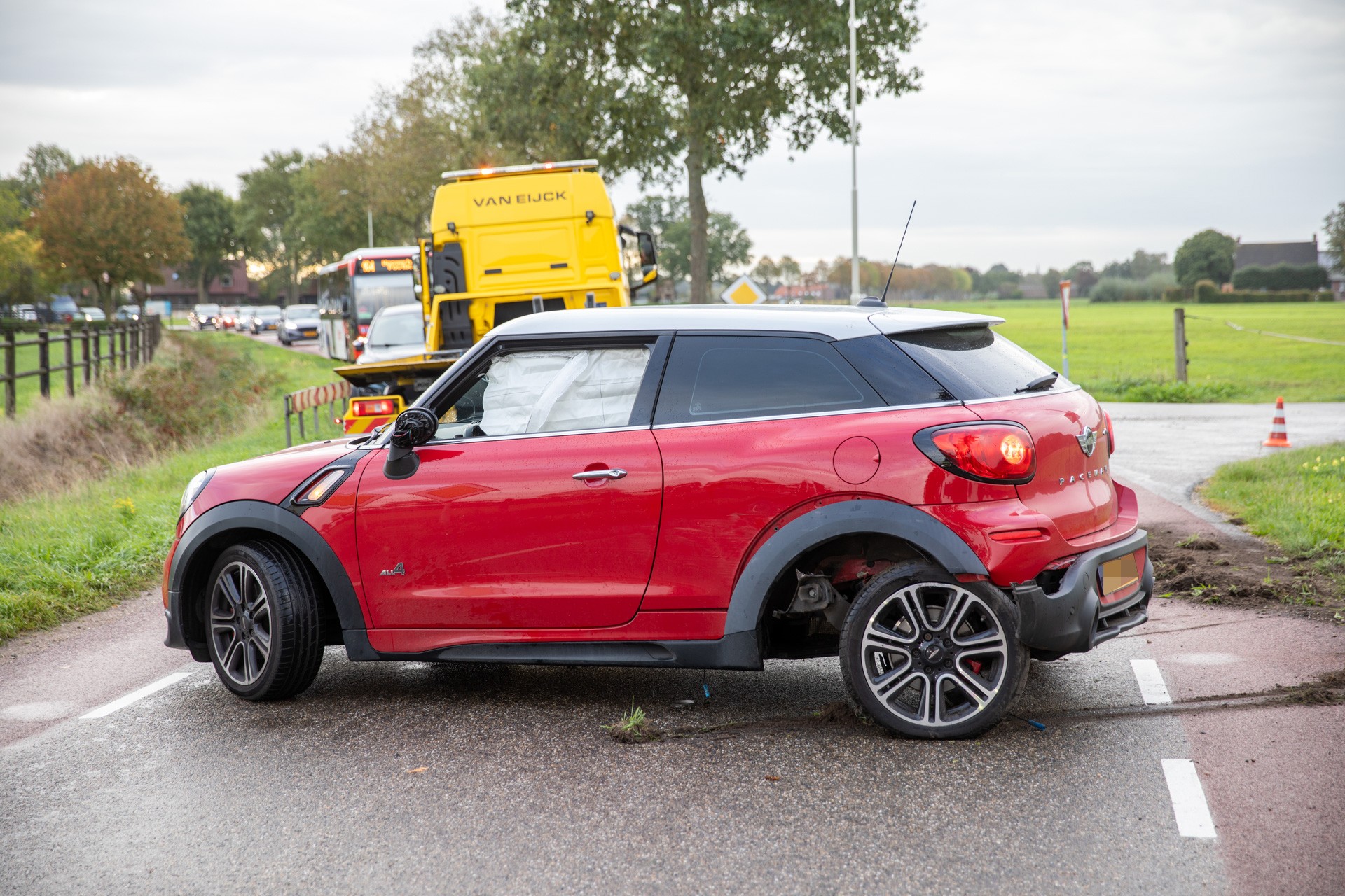 Twee gewonden bij botsing tussen twee auto’s in Roosendaal