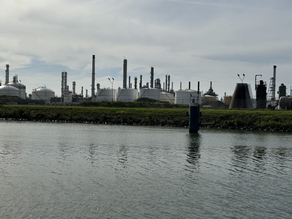 Werknemers Shell in onzekerheid over toekomst bedrijf: vakbonden eisen duidelijkheid