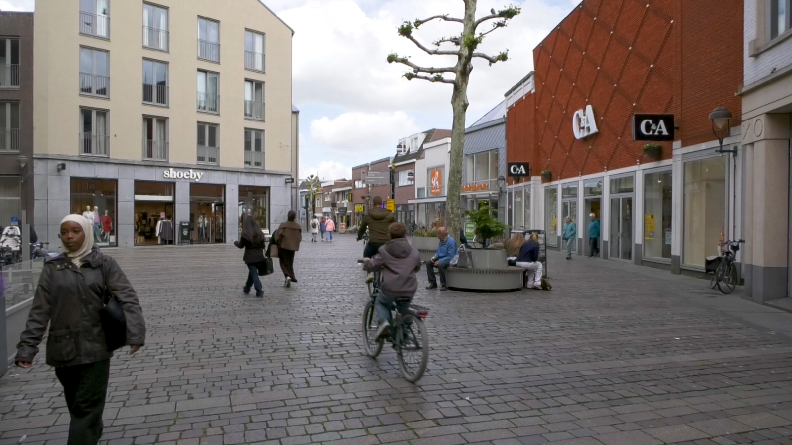 College vindt handhaving voldoende zijn om overlast Sint Josephplein in Bergen op Zoom tegen te gaan